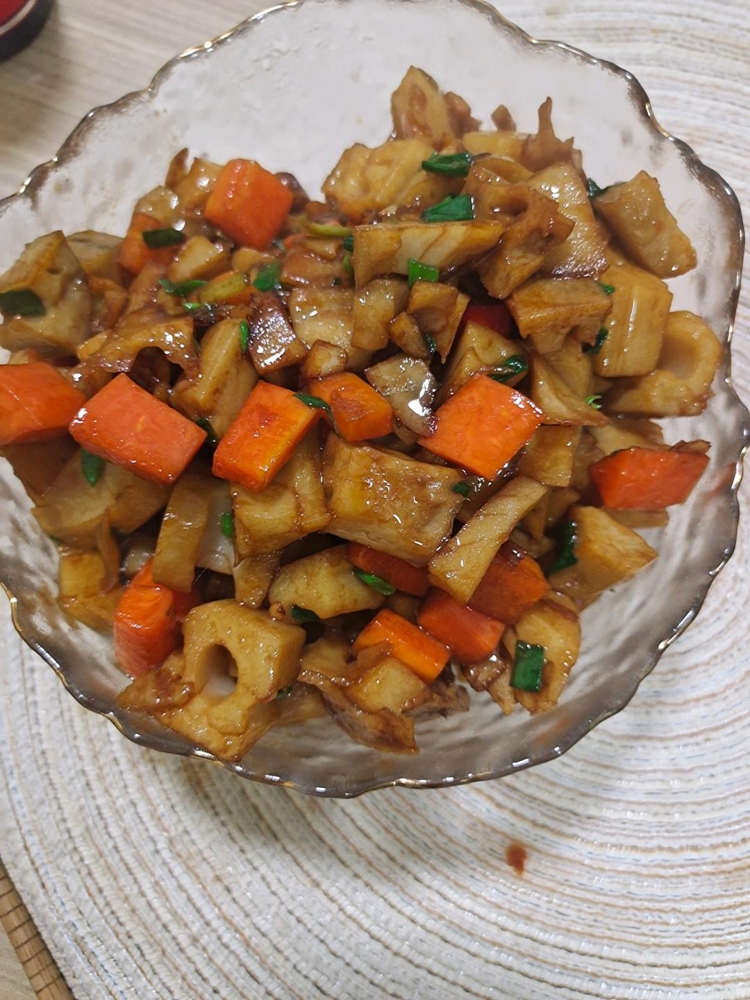 家常快手菜小炒藕丁真香