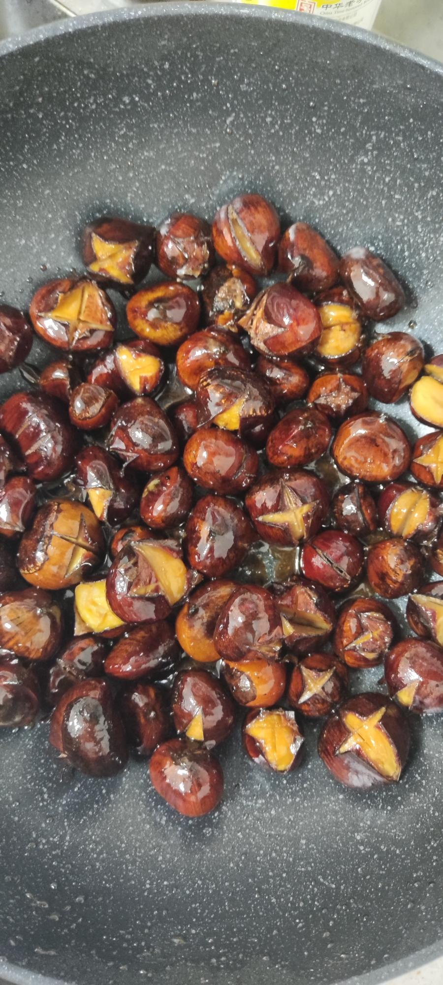 我就是那个又菜又想尝试的小周用料糖炒栗子的做法小贴士板栗多清洗