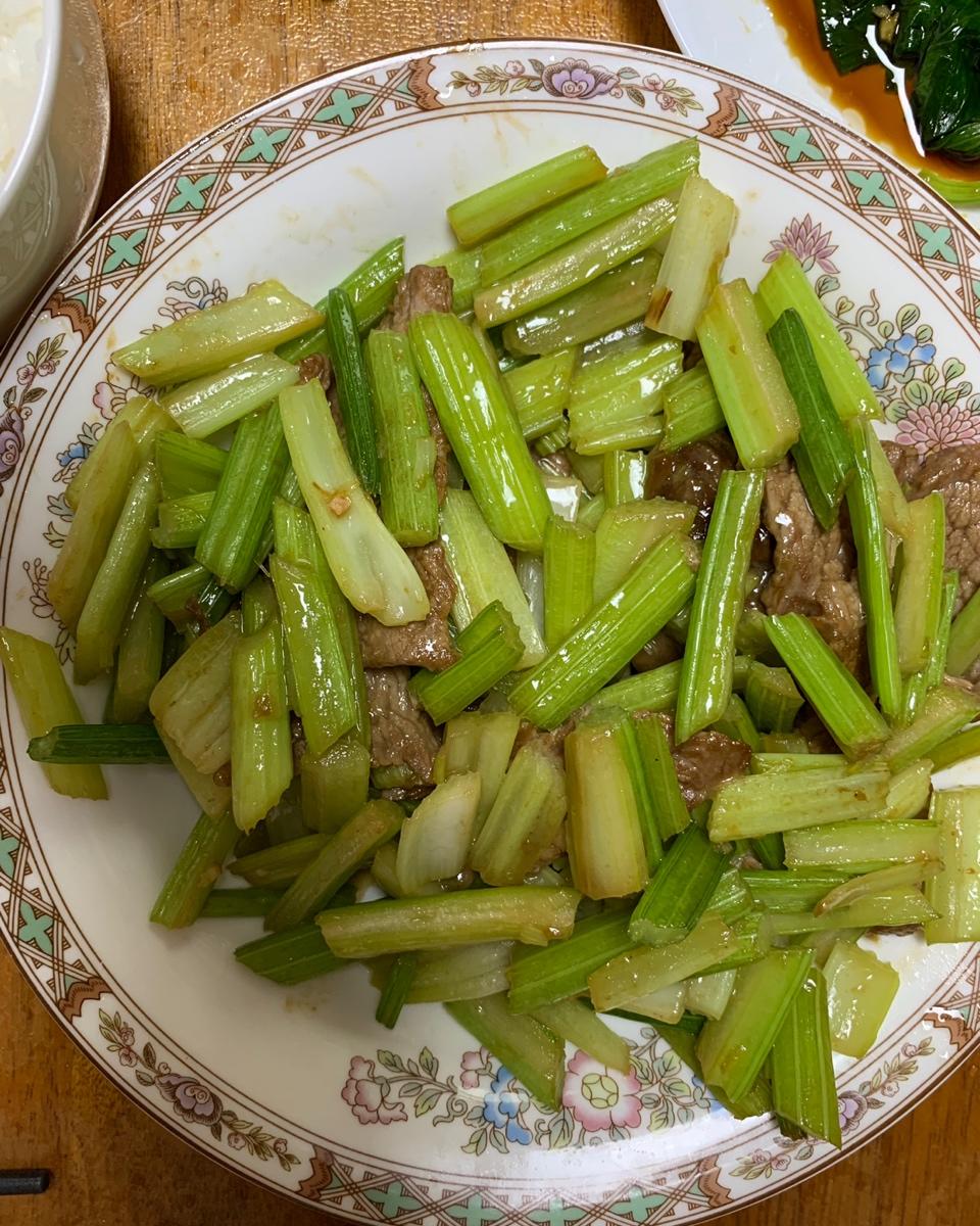 芹菜炒肉片