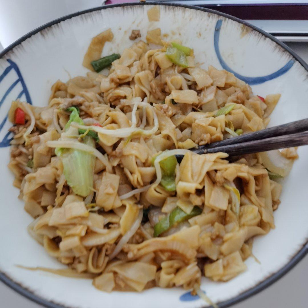 超级无敌香的炒刀削面