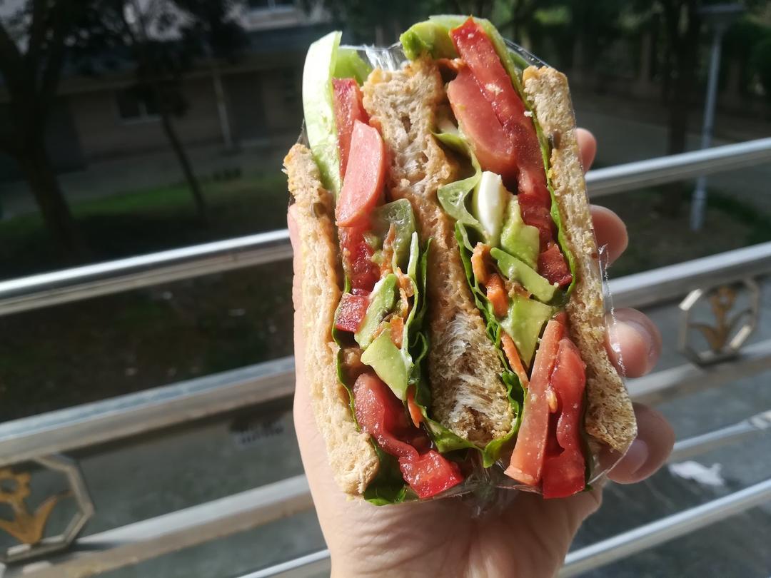 如何做超厚的沼三明治~详细tip！牛油果鸡蛋午餐肉三明治~