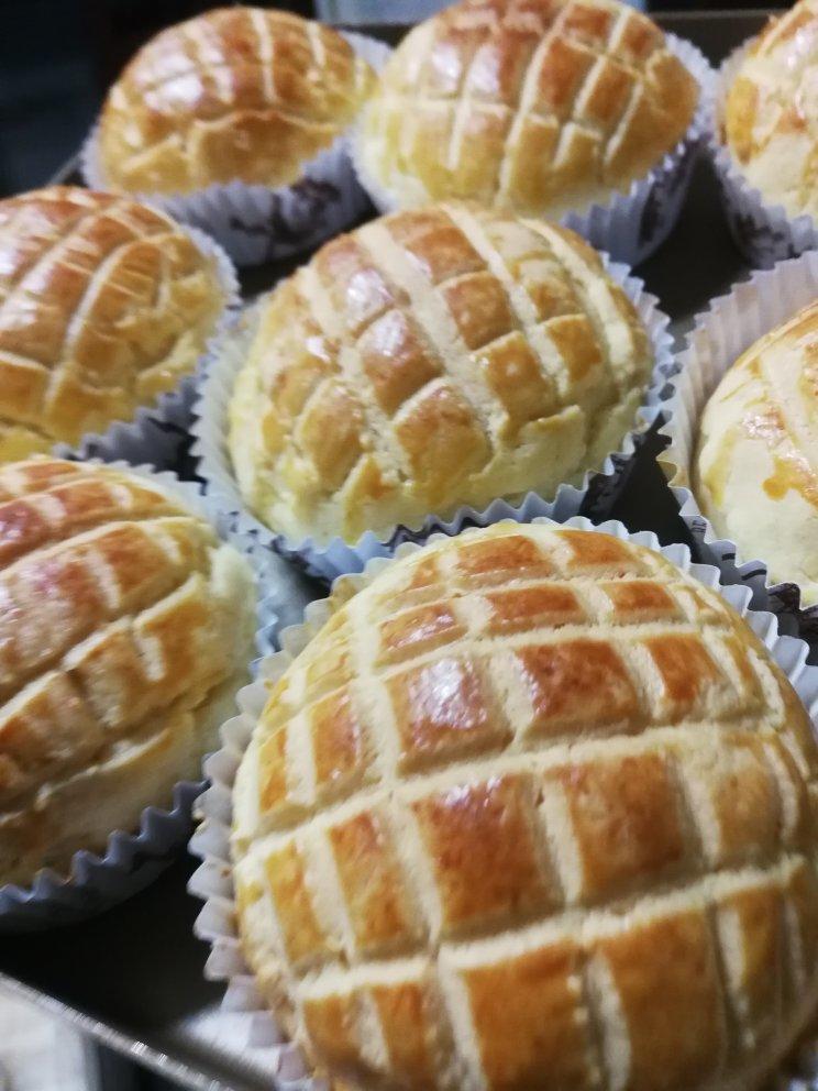 好吃到炸裂的港式菠萝包（附带制作酥皮的小视频）