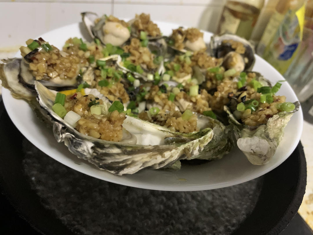 有个锅就能在家做的蒜蓉生蚝做法