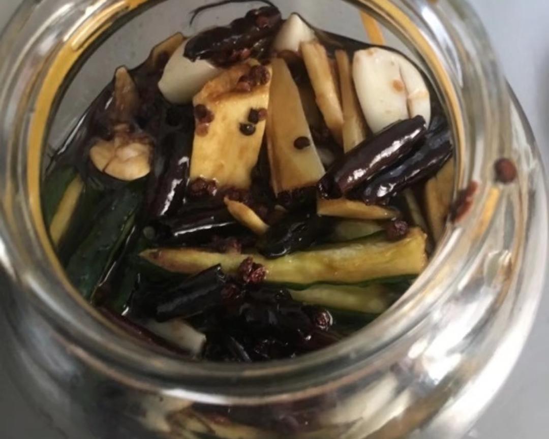 腌黄瓜咸菜（酸辣咸脆超级下饭）