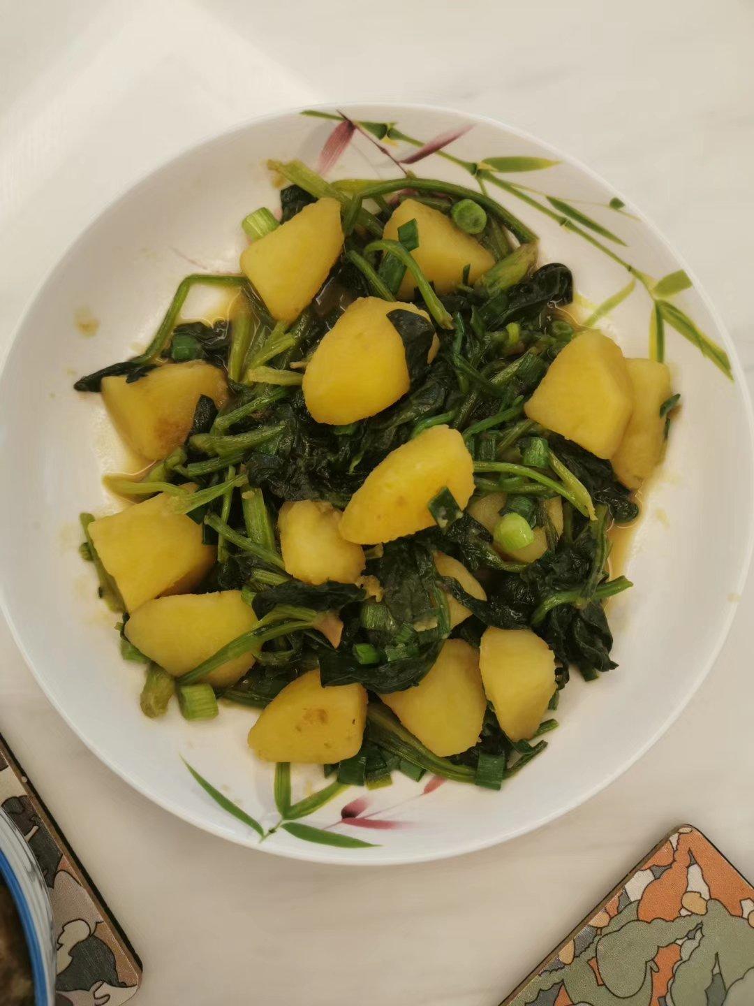 菠菜炖土豆