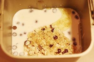 燕麦蜂蜜土司-松下面包机的做法 步骤1