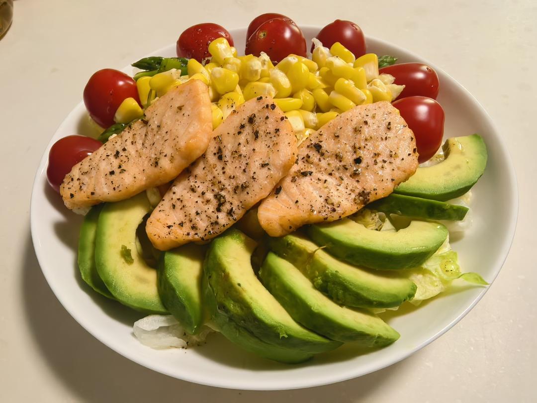 沙拉｜三文鱼牛油果