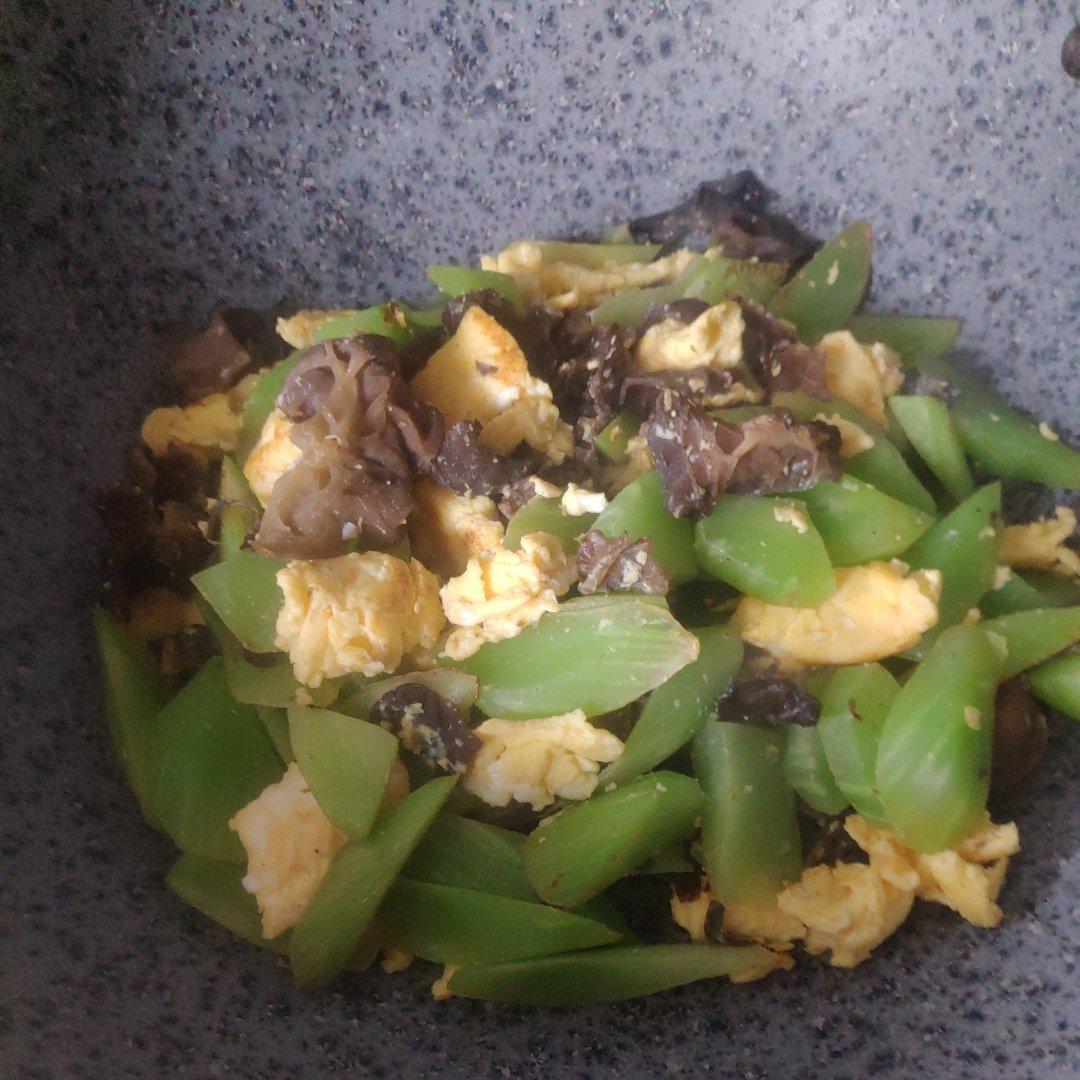 鸡蛋木耳炒莴笋