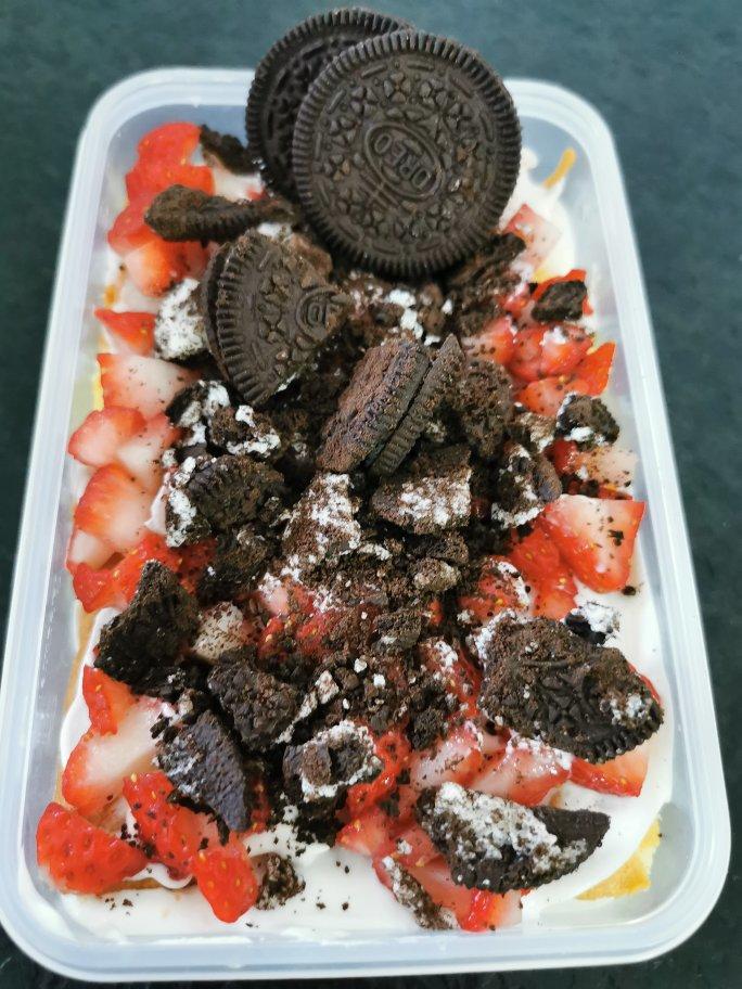 草莓奶油蛋糕盒子