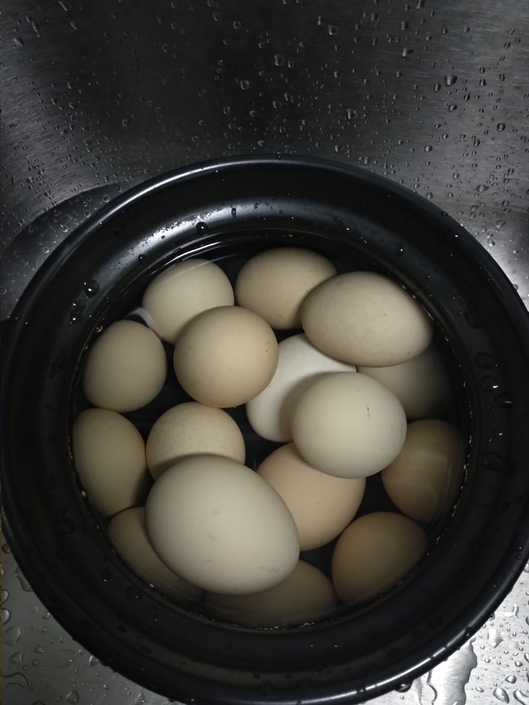 卤鸡蛋（附不破壳方法）的做法 步骤1