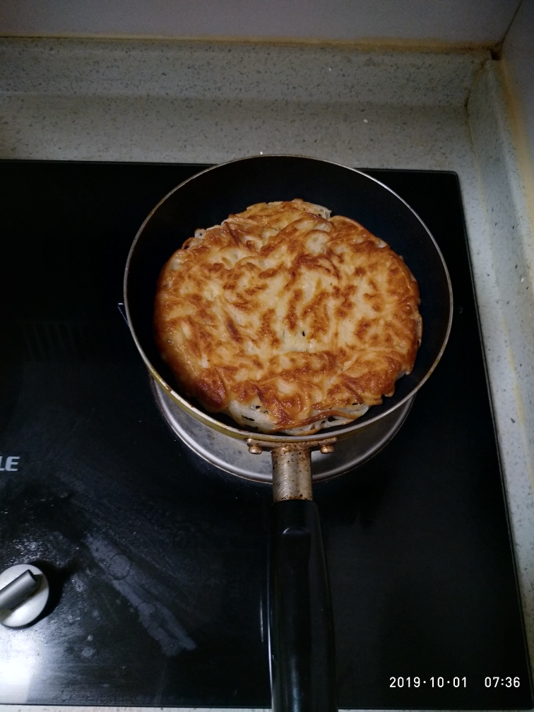 早餐鸡蛋土豆丝饼的做法