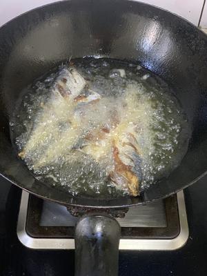 干饭之王 茄汁鲅鱼的做法 步骤1