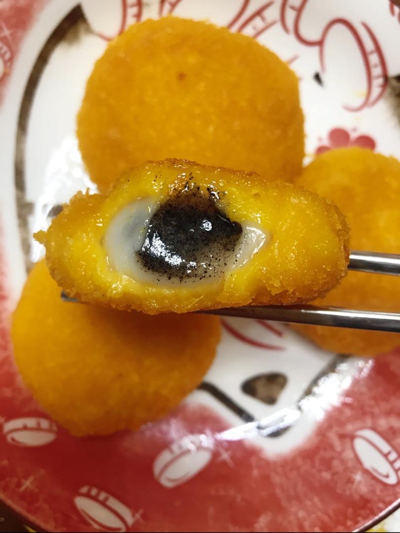 一口爆浆的南瓜饼