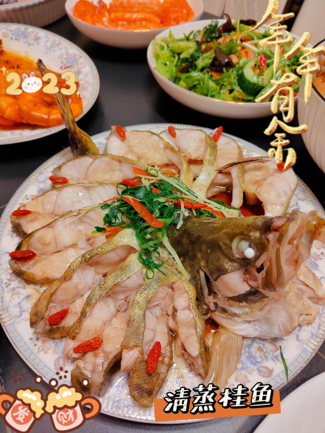 最美年夜饭-🦚孔雀开屏🐟连年有余🐟（清蒸鲑鱼）