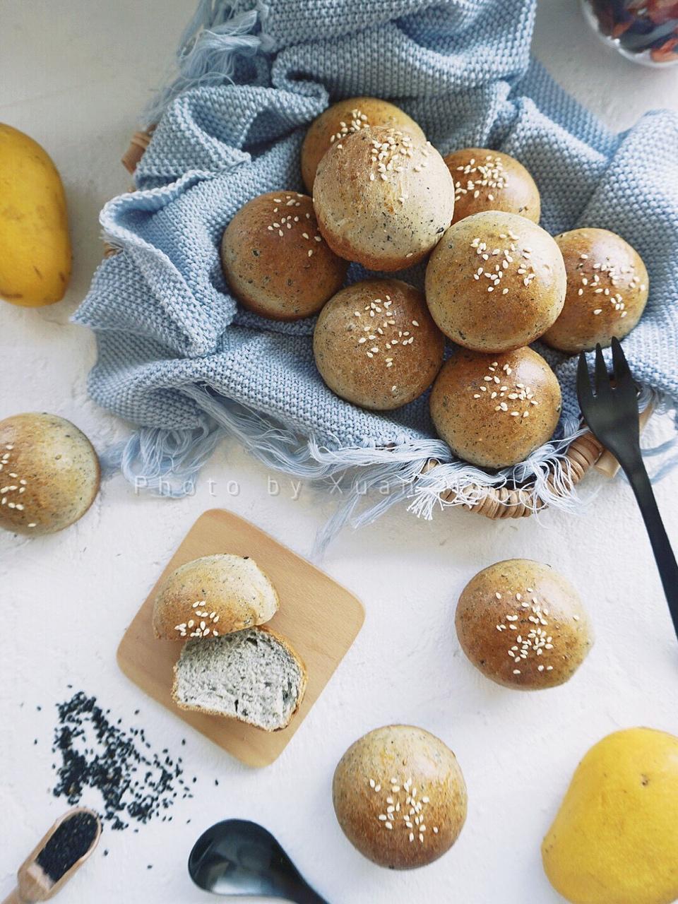 黑芝麻餐包~面包界的黑美人