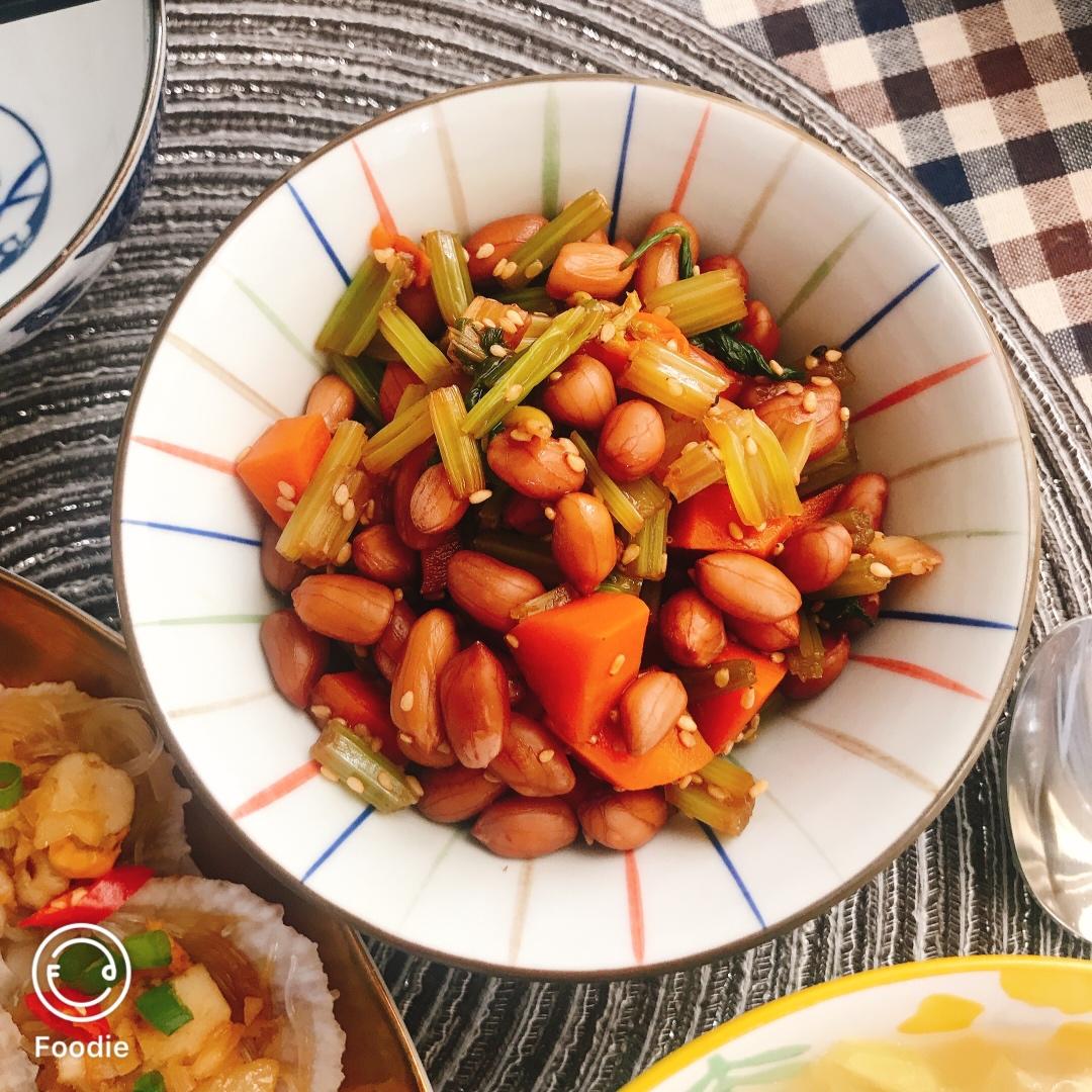 凉拌芹菜花生米胡萝卜