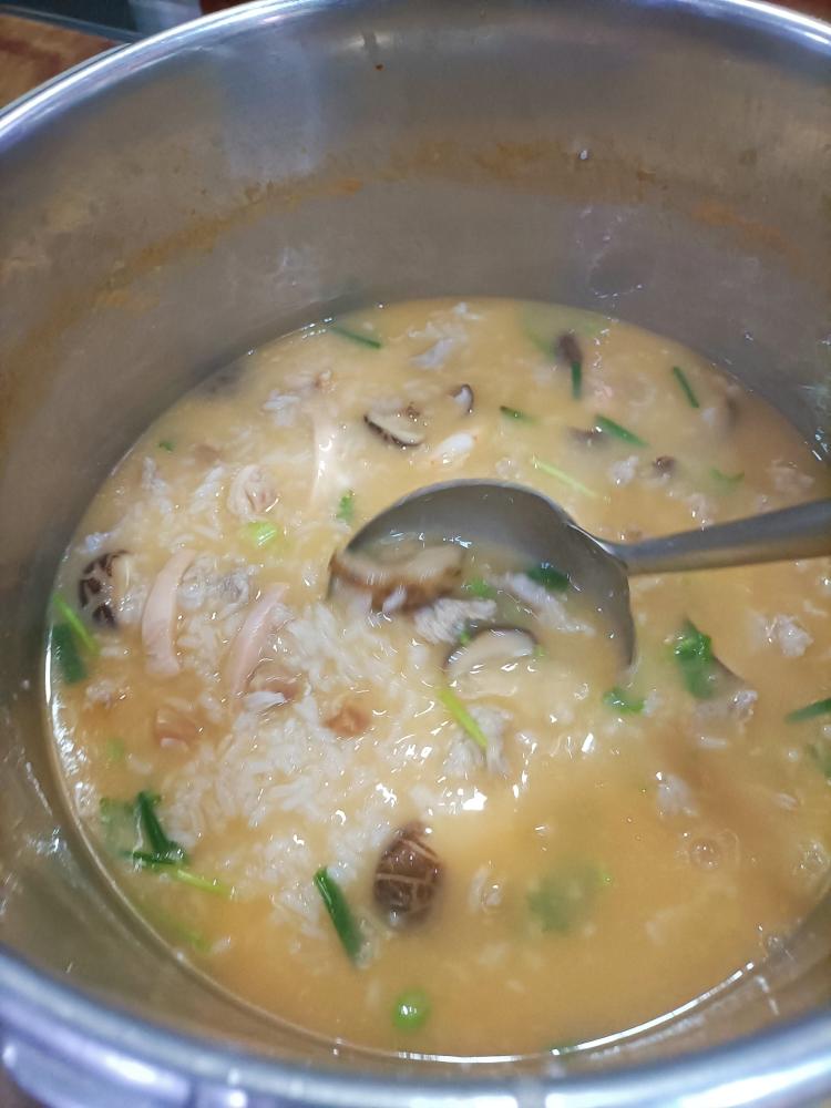 鲜虾花菇干贝粥的做法