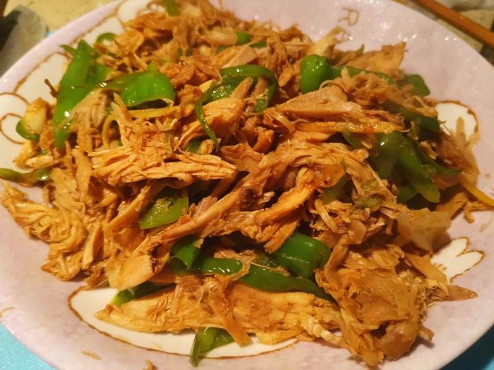 青椒炒鸡肉(简单操作)