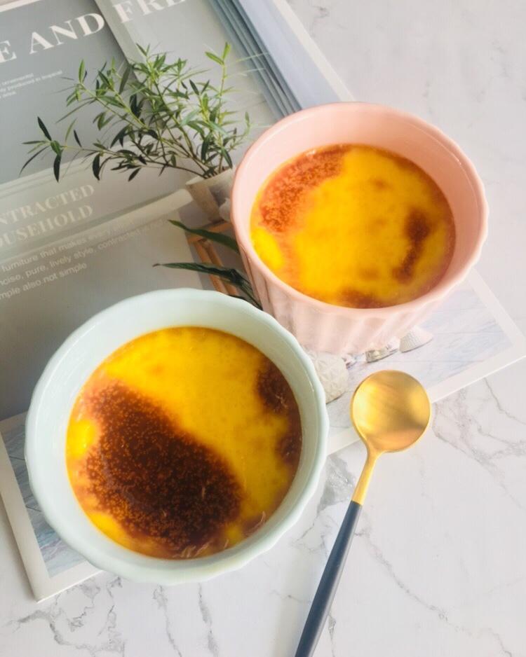 Crèmebrulée。法式烤布雷。焦糖布丁。