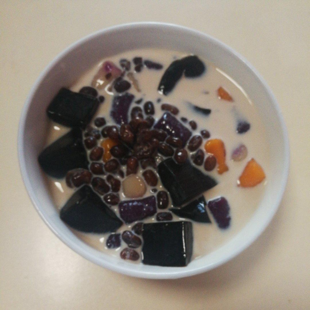红豆芋圆椰奶烧仙草