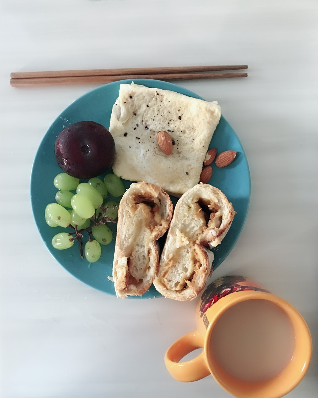 红豆/肉松麻薯软欧面包+石榴茶【曼食慢语】