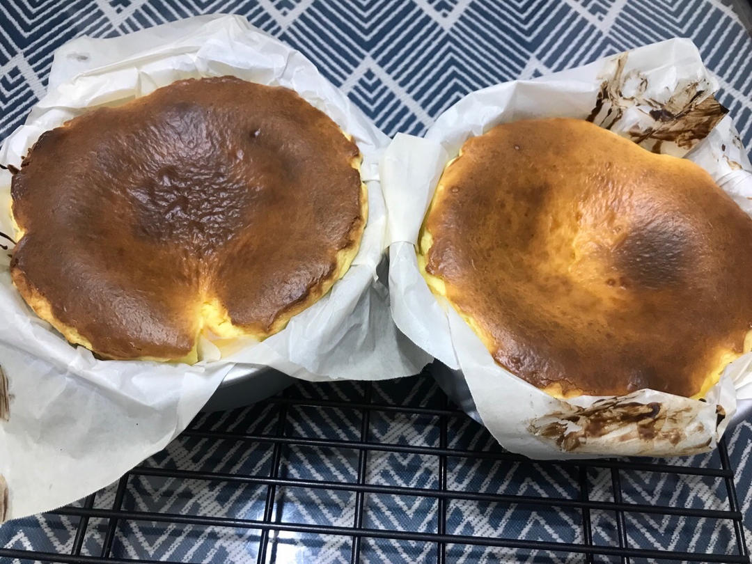 小美做超简单的巴斯克芝士蛋糕