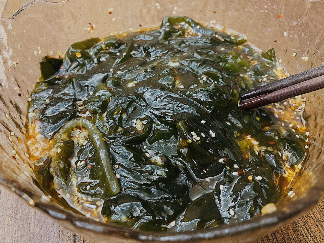 让人上瘾的凉拌裙带菜，连续吃了三天，不带腻的，比海带更好吃