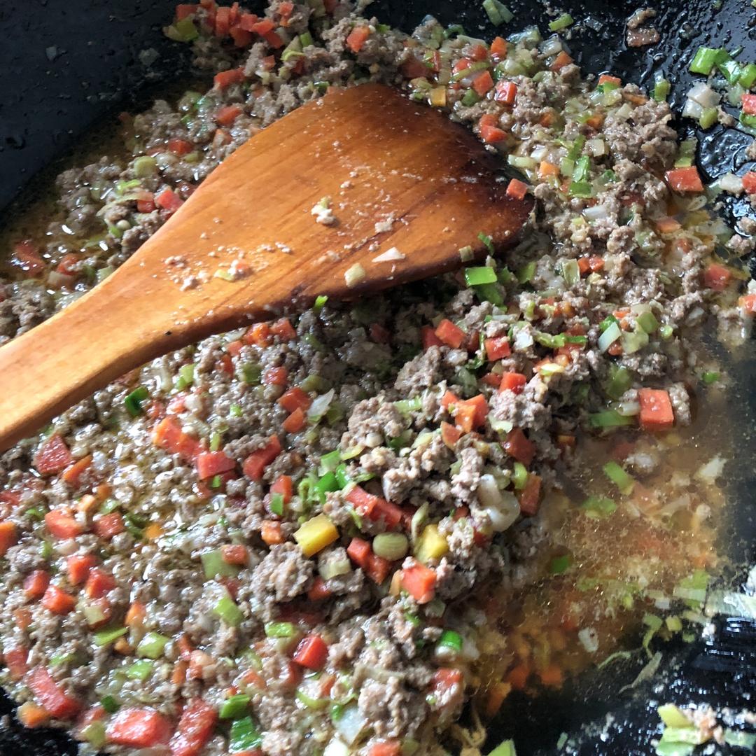 鲜美多汁的洋葱牛肉包子