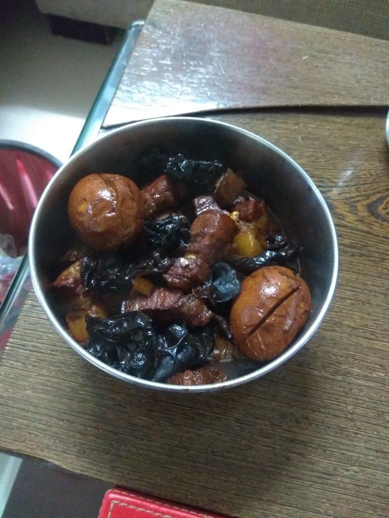 其实也不是很难的红烧肉烧蛋