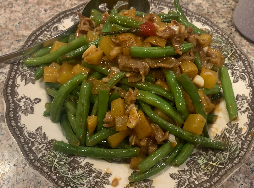豆角醃蘿蔔炒豬肉片Stir-fried bean with Japanese Daikon and pork belly
