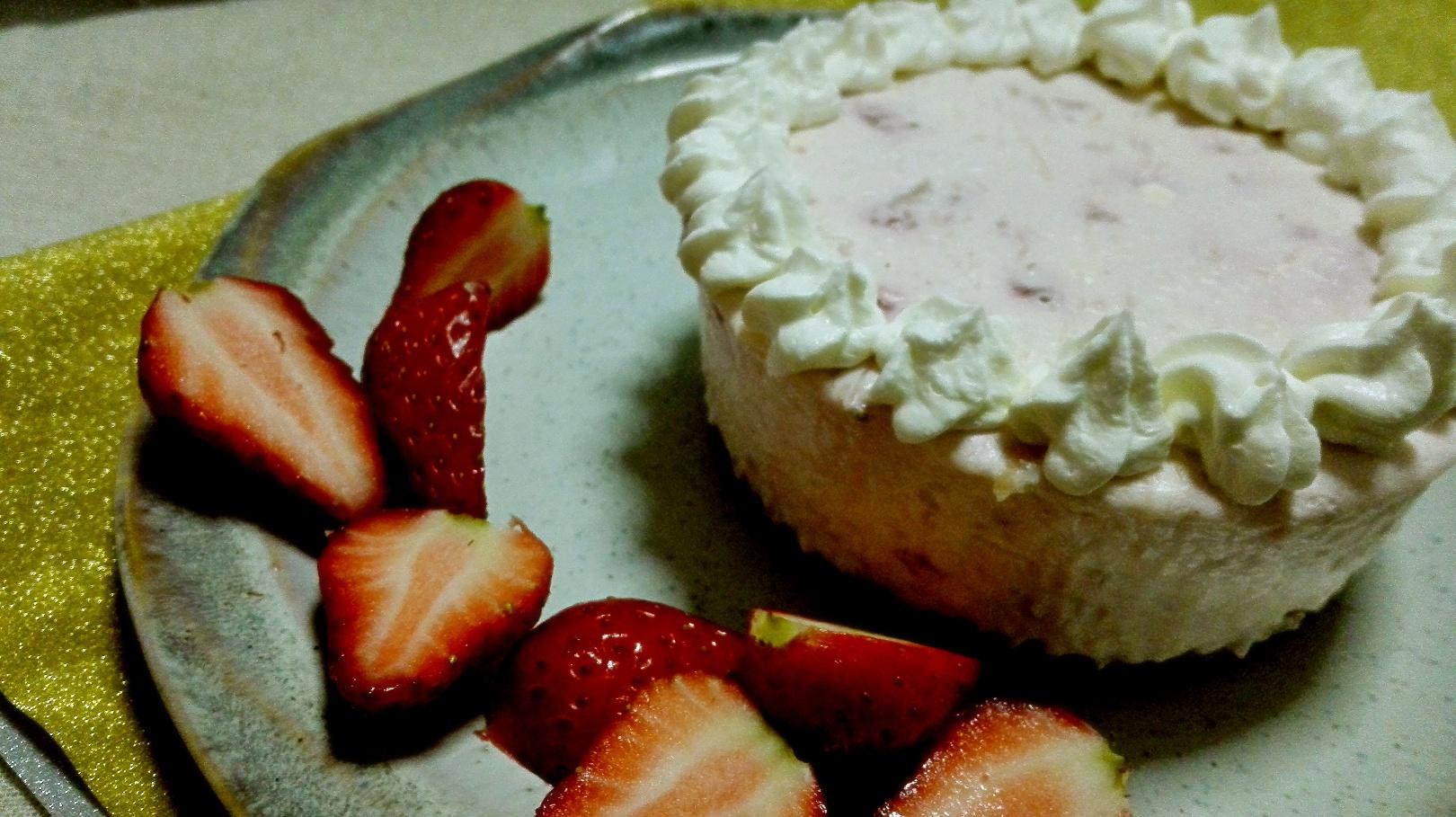 低热量草莓芝士酸奶蛋糕（免烤四寸）的做法 步骤6