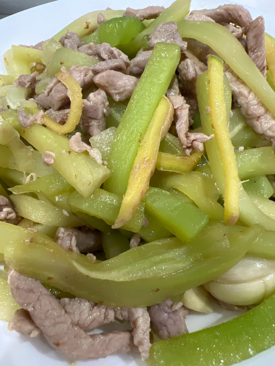 清爽解腻巨下饭的莴笋炒肉丝！