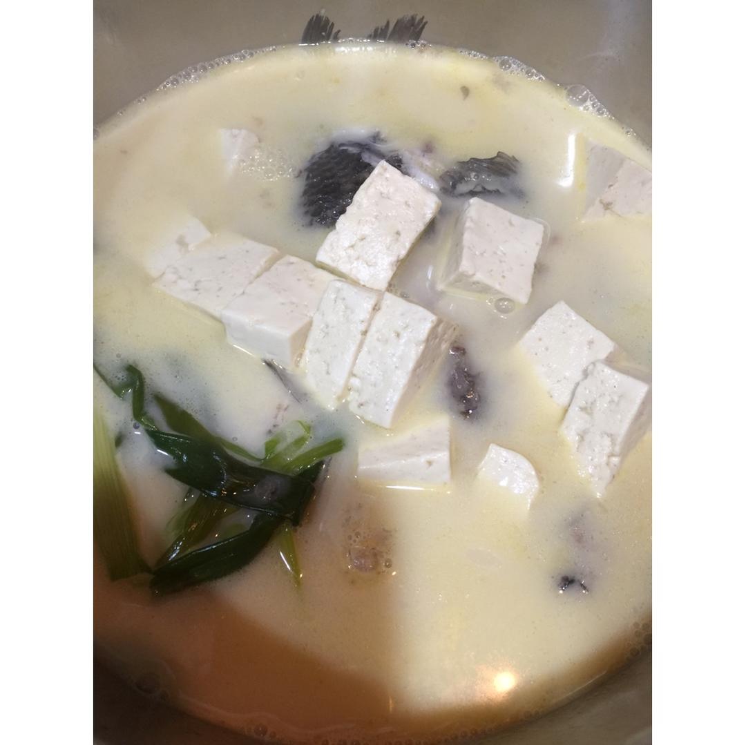 鲫鱼豆腐汤
