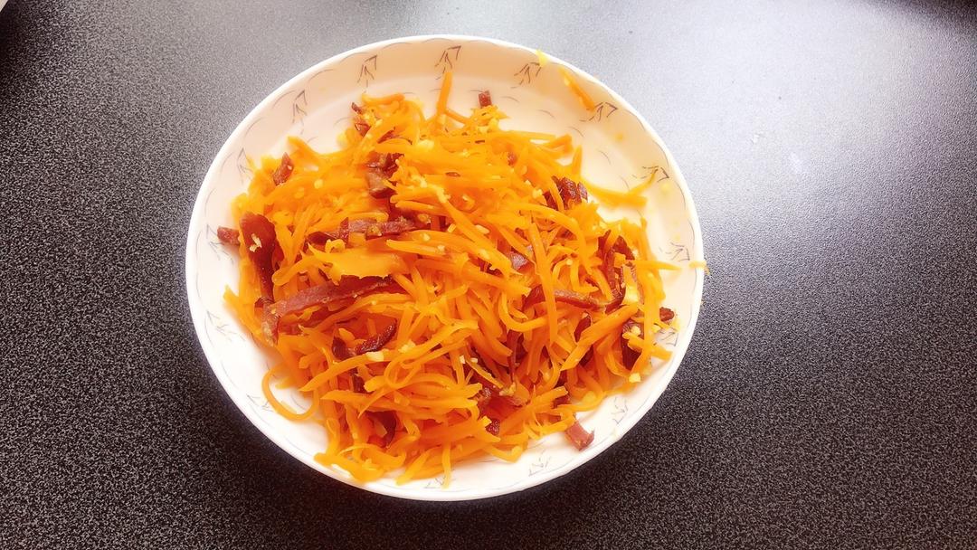 胡萝卜丝炒腊肉