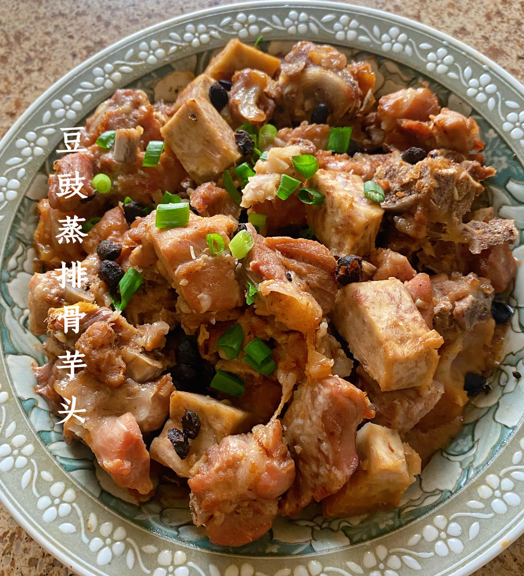 豆豉蒸排骨芋头的做法