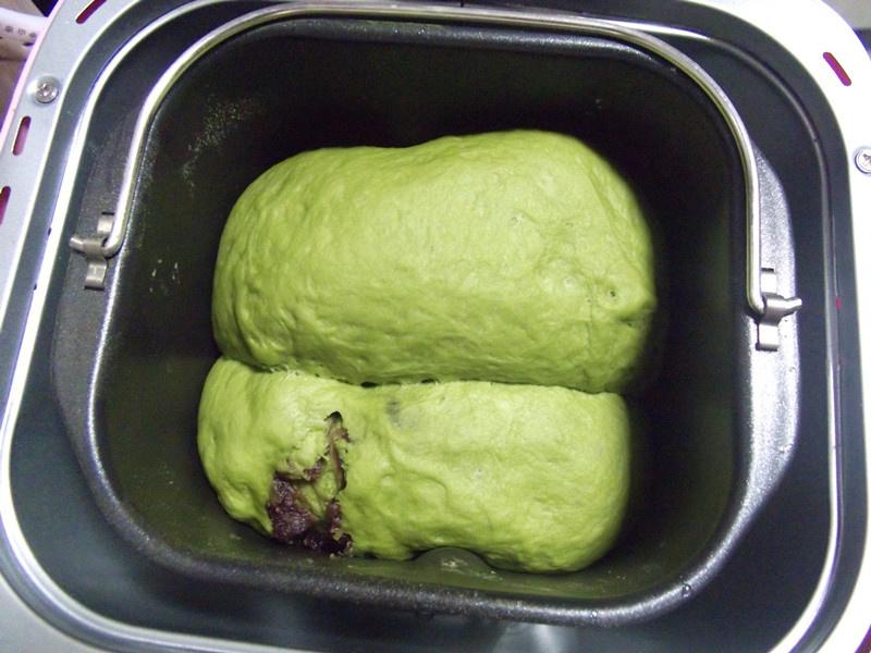 面包机预约版---（无黄油）抹茶（豆沙）双拼吐司的做法 步骤14