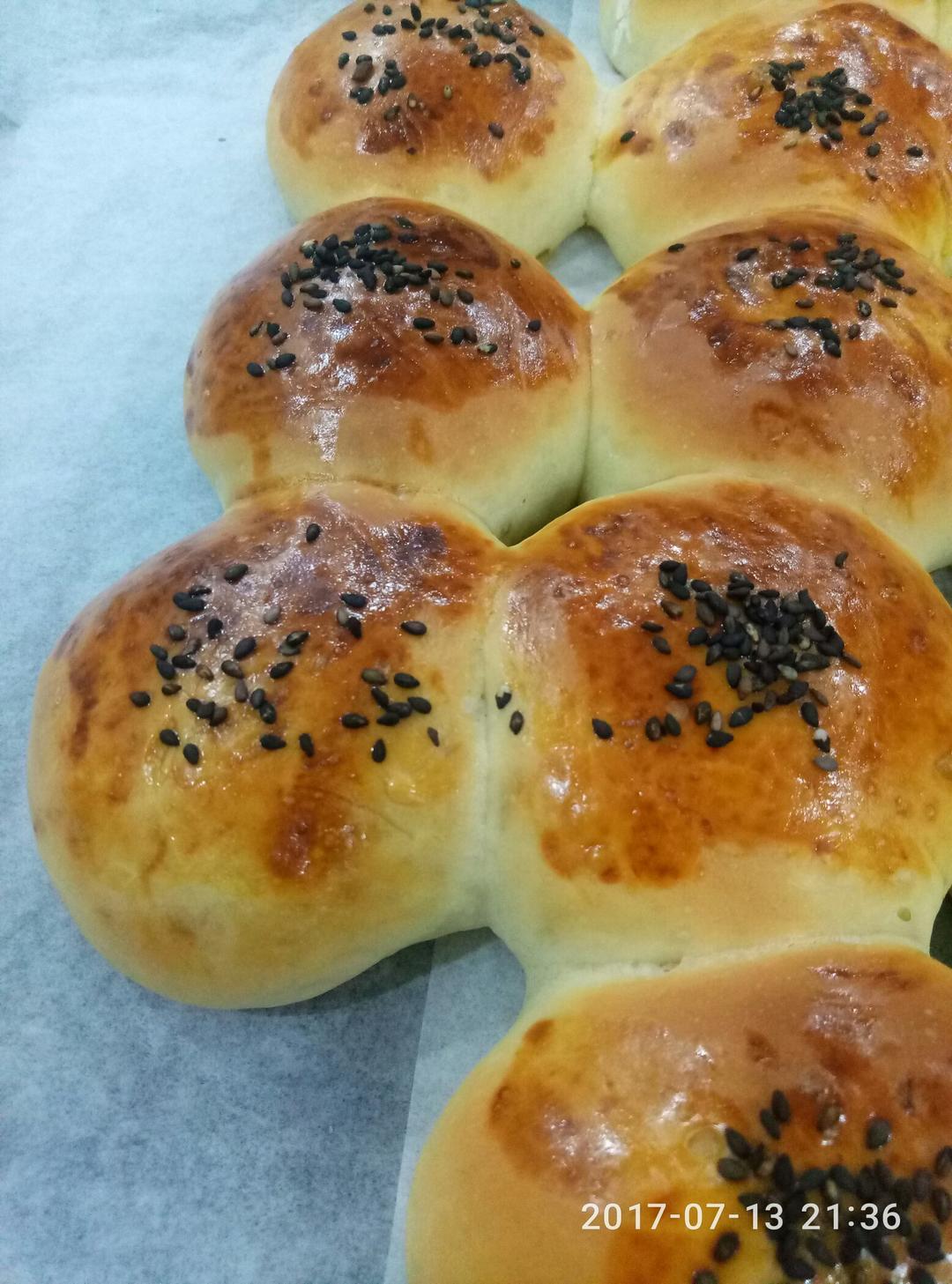 大人小孩都爱不释口的【蜂蜜牛奶小餐包】