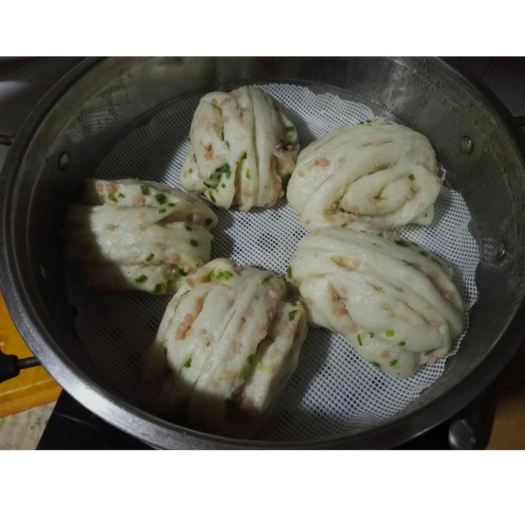 最好吃的火腿葱香花卷—附让葱不变黄的小窍门