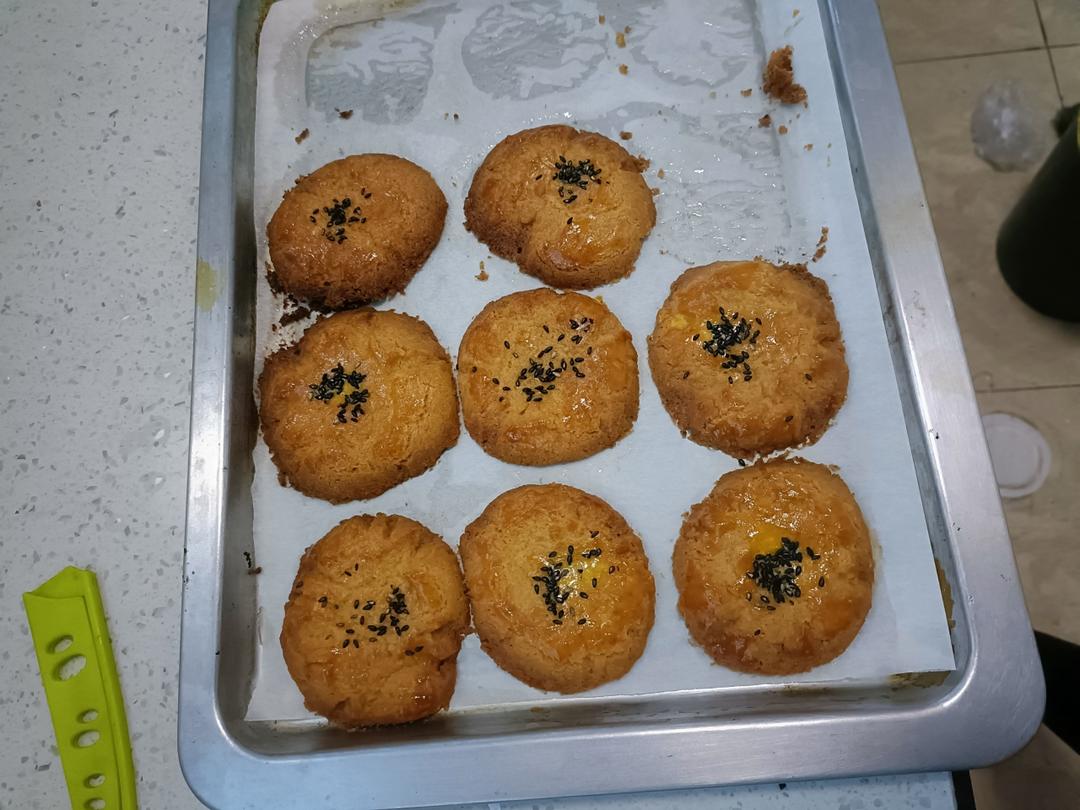 轻轻一按就碎掉的原味桃酥（不输猪油版）