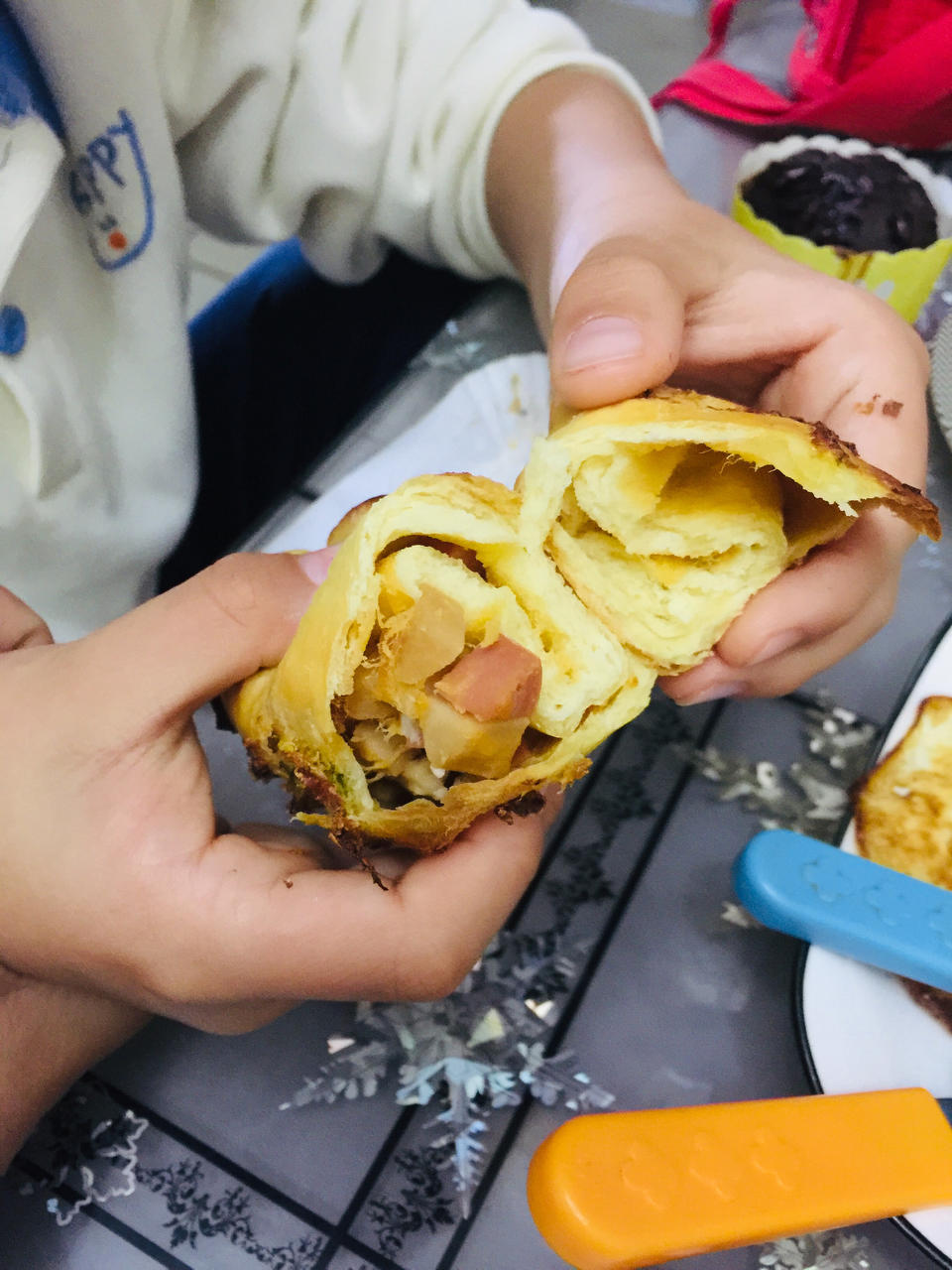 超满足超软肉松小面包