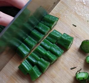 秋葵最好吃的做法，蒜香秋葵的做法 步骤4