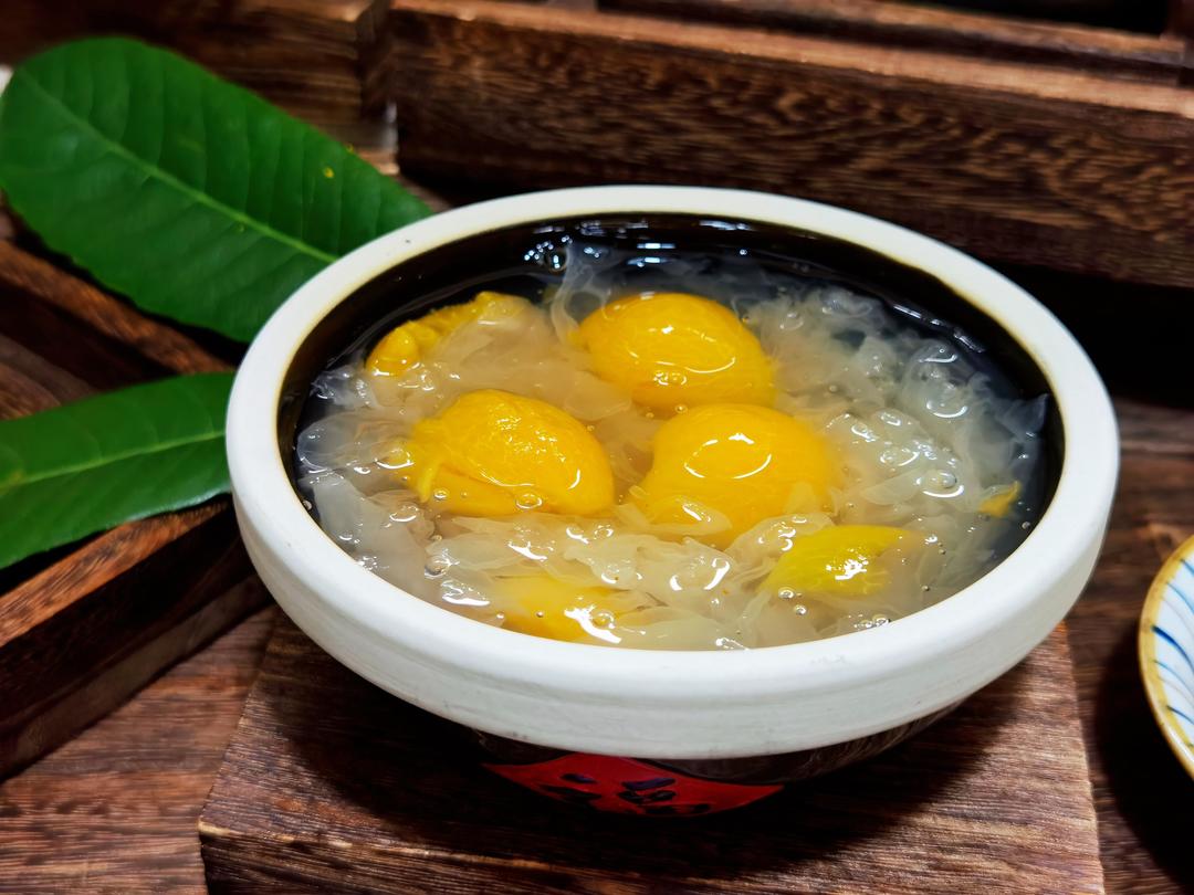 润肺止咳还养颜的枇杷银耳羹的做法