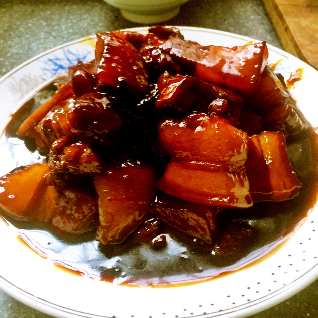 吃着碗里望着锅里的红烧肉