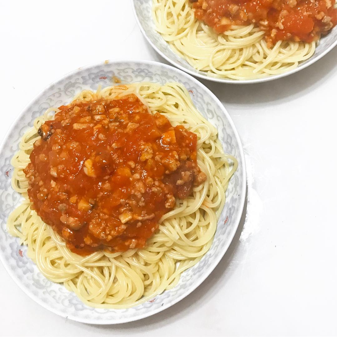 蕃茄蘑菇肉酱意大利面