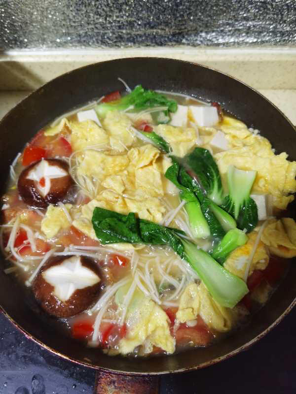 西红柿菌菇豆腐汤