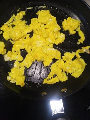 洋葱炒鸡蛋的做法 步骤6