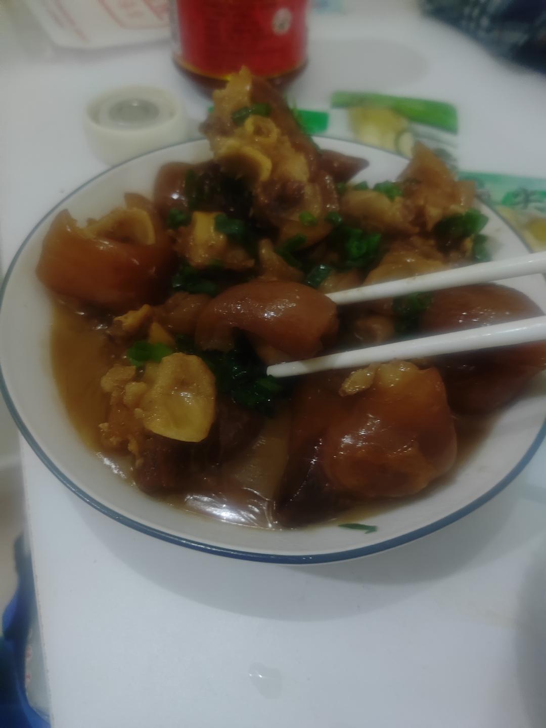 美味的家常菜：红烧猪蹄