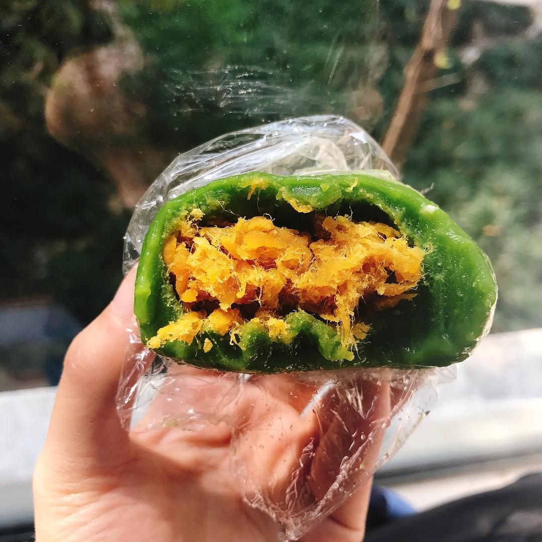 网红青团～～咸蛋黄肉松青团