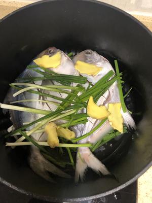 铸铁锅版无水焗金鲳鱼的做法 步骤3