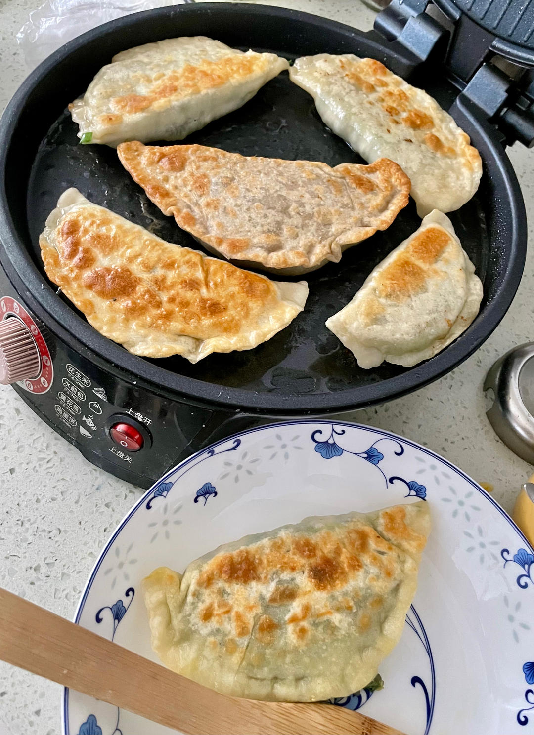 皮薄馅大的韭菜盒子（电饼铛版）